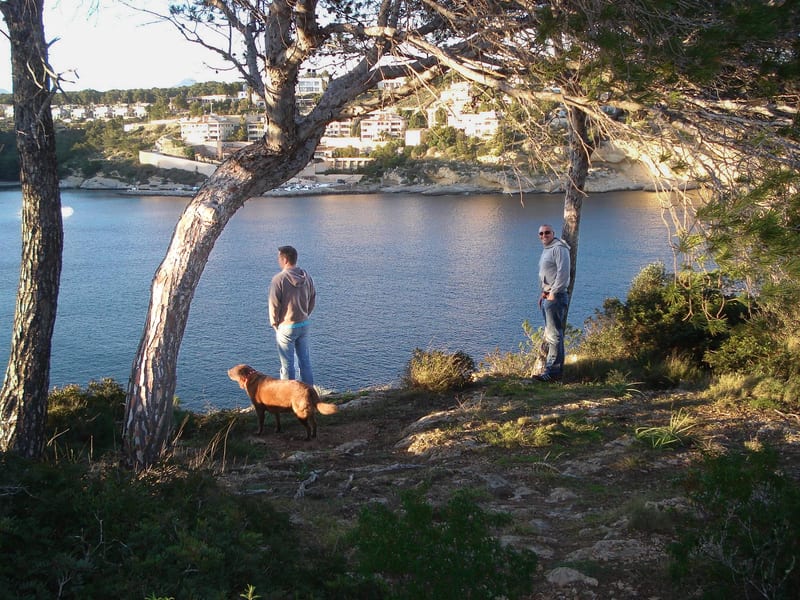 Louis de Araujo visits Mallorca. Barrie Hadfield and Henri Davies