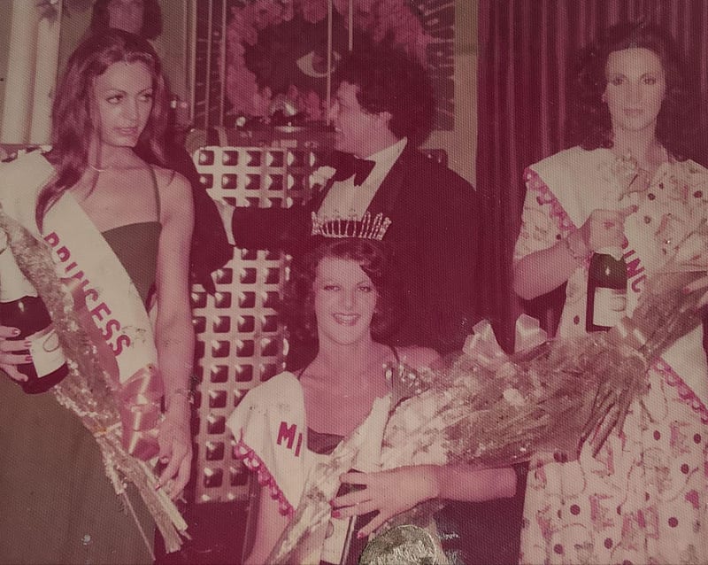 Vanessa, Steven, Gillian and Eric Reeves with Roy Weir as DJ