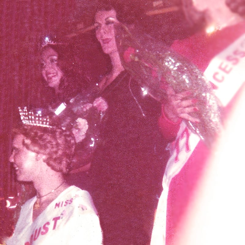 Steven crowning Miss Stardust 1977