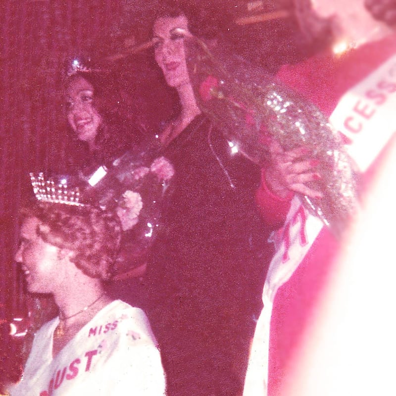 Steven crowning Miss Stardust 1977